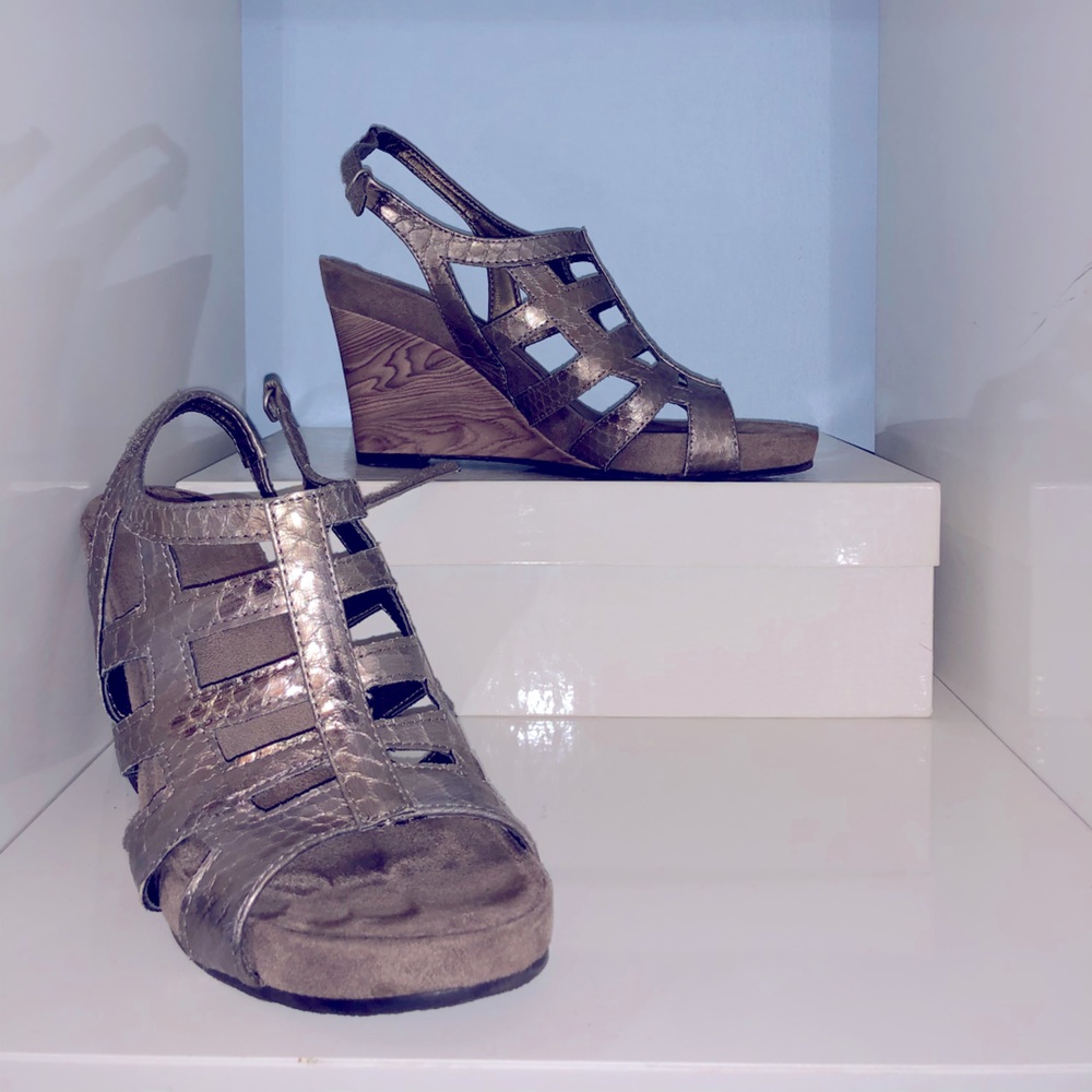 Aerosoles Silver snakeskin Wedges 7.5
